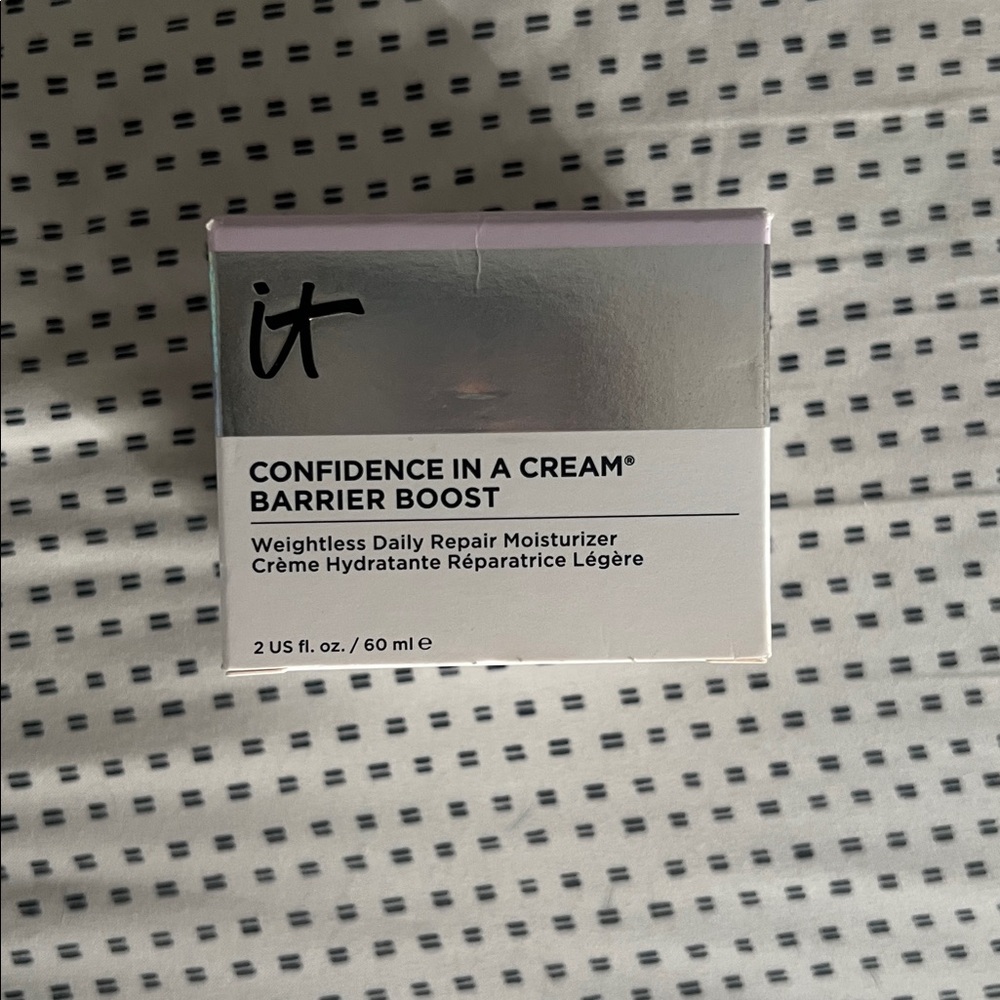 IT Cosmetics Confidence In a Cream weightless daily repair  Moistening Cream